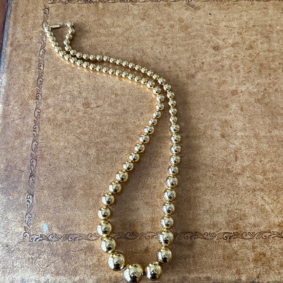 Vintage Graduated Bead Gold tone Necklace - Picture 7 of 8